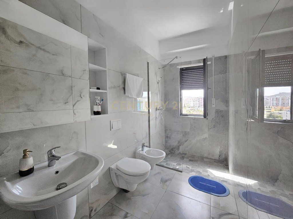 APARTAMENT 1+1 ME QIRA + POST PARKIMI 650 € /Muaj 60,000 Lekë /Muaj