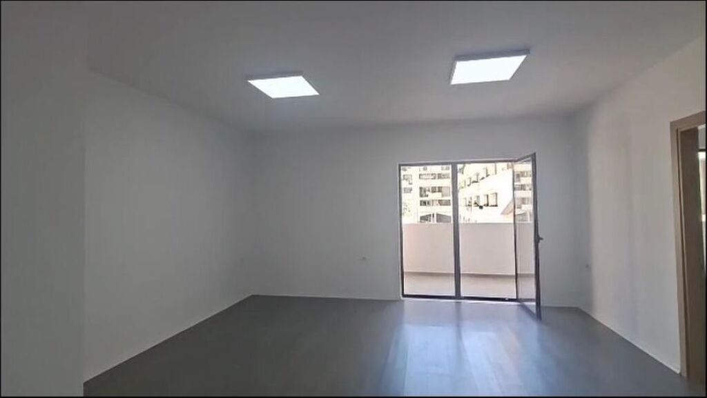 Rent | Ambient biznesi 1 + 1 | Rruga 5 Maji | 400 €/month