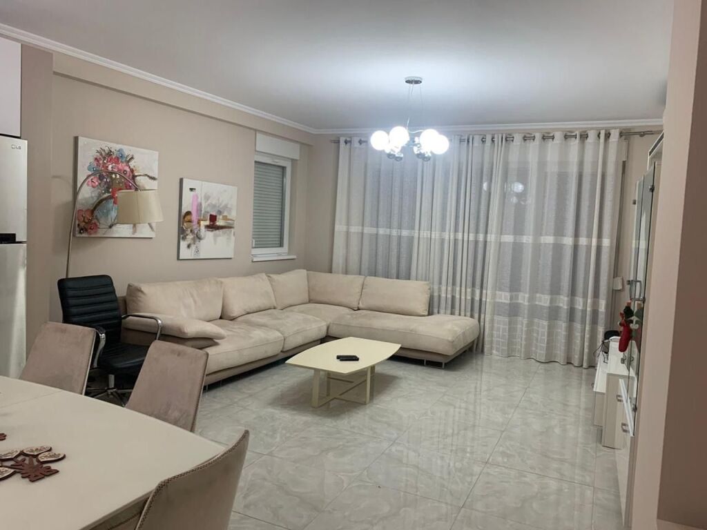 Apartament 3+1 per qera te Kontakti