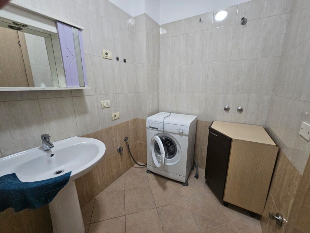 2+1,pjeserisht e mob,te ish tregu elektrik,550 mije leke