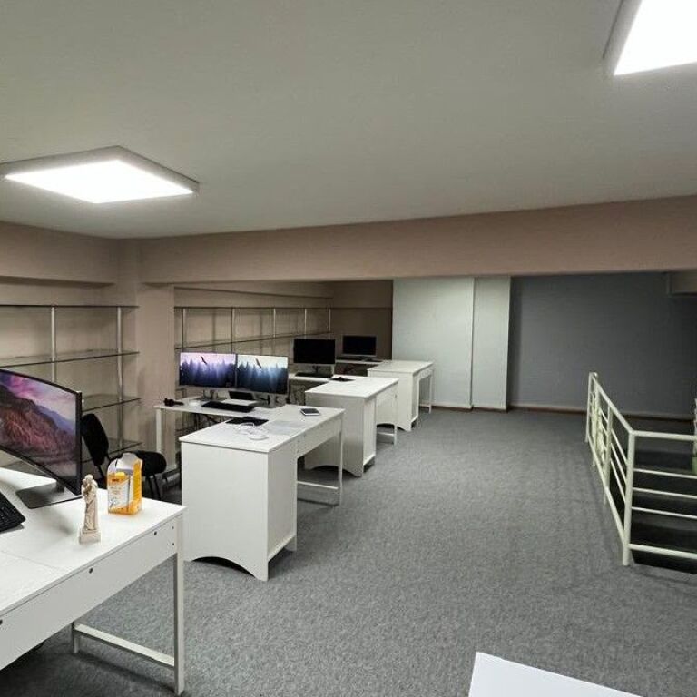 🏢 LOCALE COMMERCIALE DUPLEX IN AFFITTO – CITTÀ STUDENTI 🔑