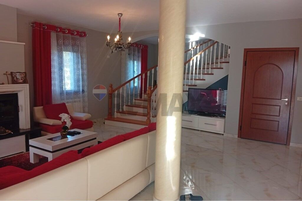 Villa privata in vendita a Gjiri i Lalëzit.