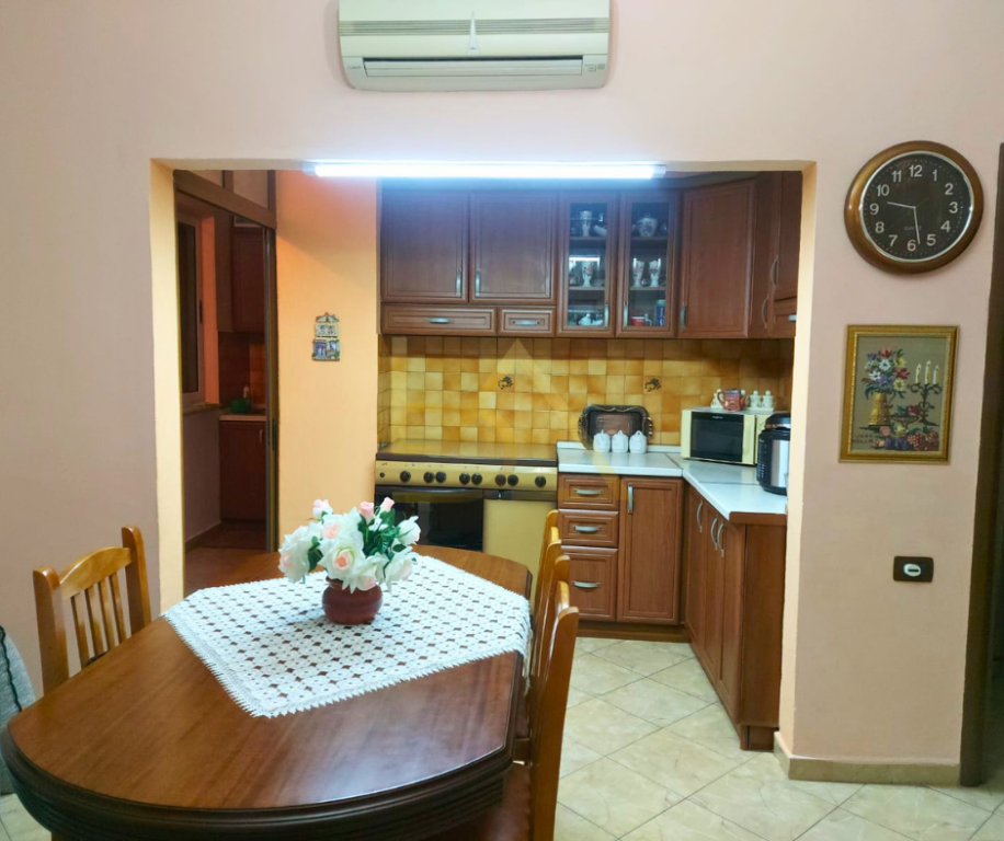 SHITET APARTAMENT 2+1 + DEPO – VARRI I BAMIT, TIRANË
