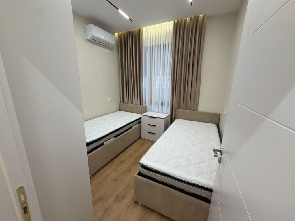 🏠 Shitet apartament