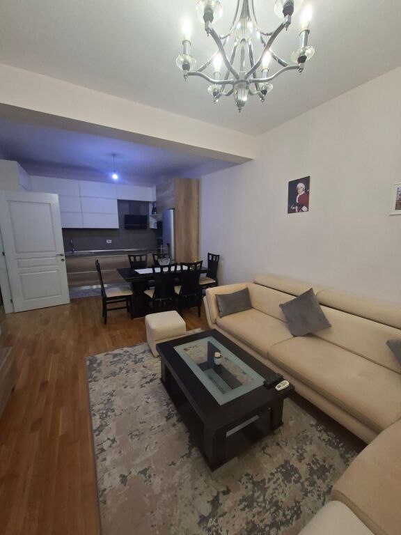 Shitet Apartament 2+1  te Golden Park te AMERIKAN 3