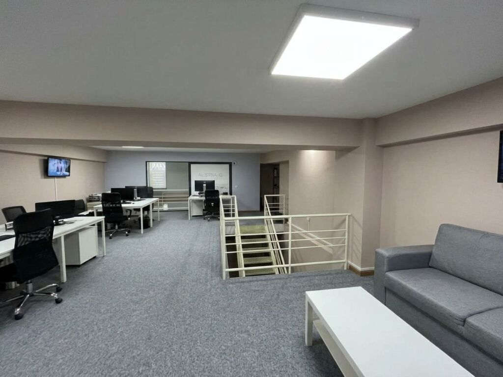 Affitto, Locale commerciale duplex, Via di Elbasan, Tirana.