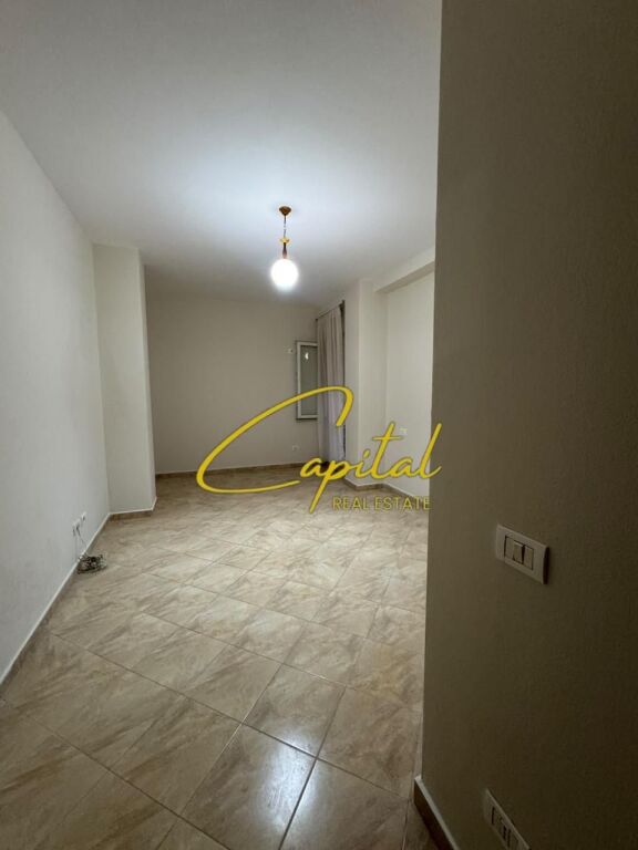 APARTAMENT ME QIRA 2+1 ISH TREGU ELEKTRIK 55.000 LEKE