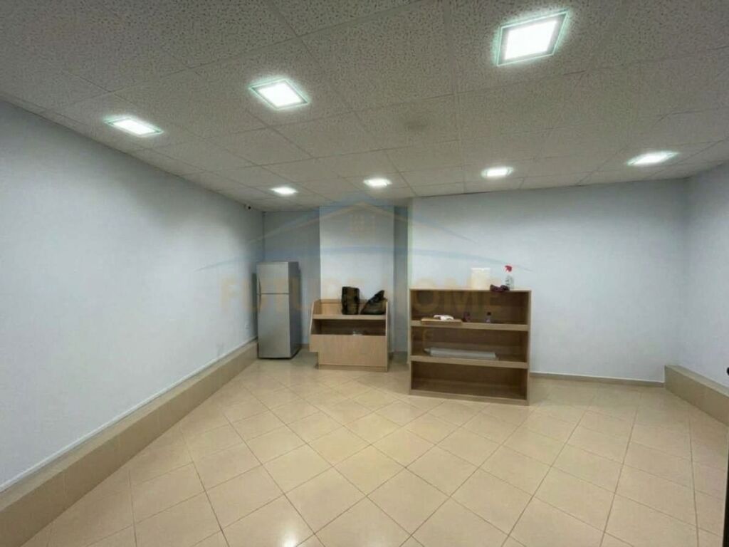 Affitto, Locale commerciale duplex, Via di Elbasan, Tirana.