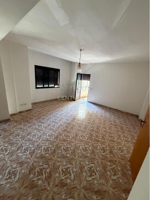 2+1 Apartment for Sale, Durrës Beach – Station 1, only 40 meters from the sea!