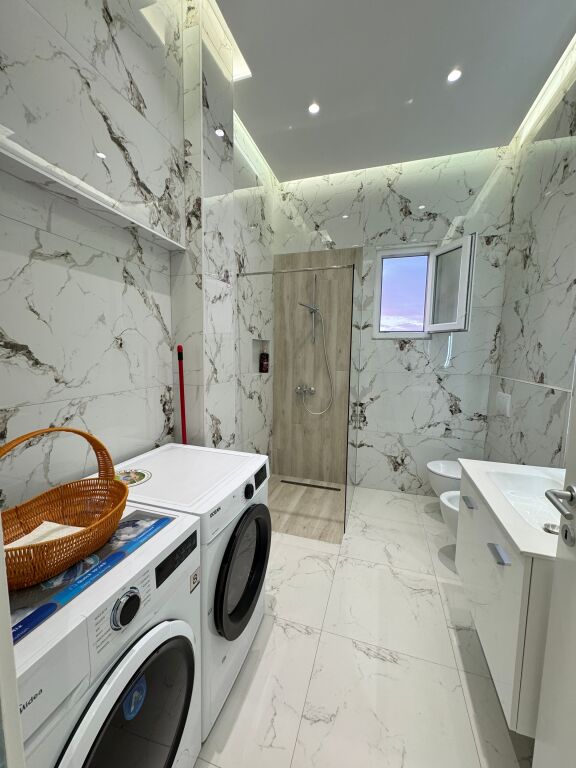 APARTAMENT 2+1 PER QIRA !!