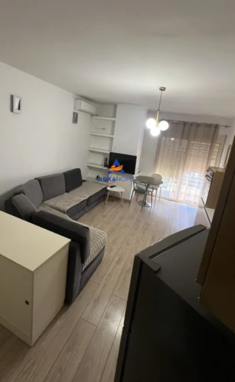 APPARTAMENTO 1+1 IN AFFITTO CON BALCONE "KOMUNA E PARISIT" 60.000 LEKE