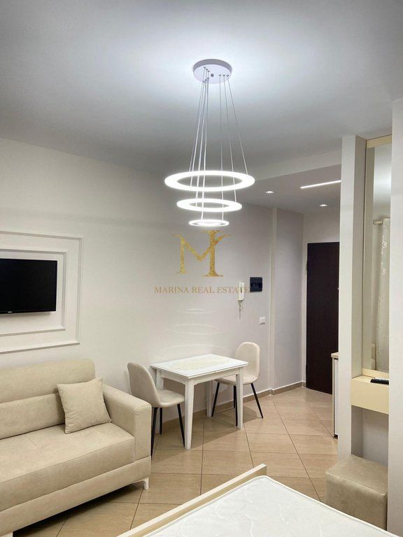 JEPET ME QERA APARTAMENT NE PLAZH STACIONI PARE!