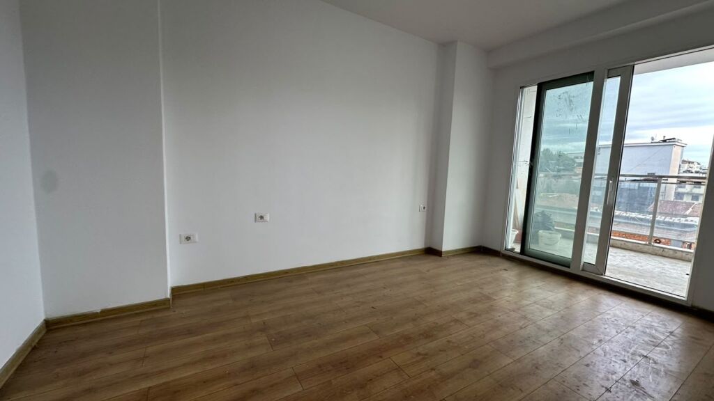 Apartament 1+1 per qira tek Farmacia 10