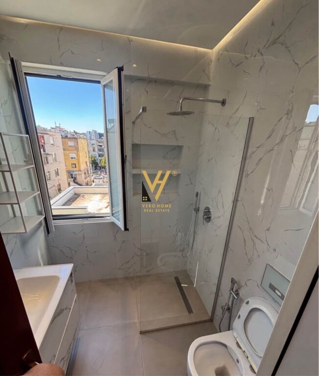 JEPET APARTAMENT 3+1+2+3BLK ME QERA TE RRUGA E KAVAJES 110.000 LEKE