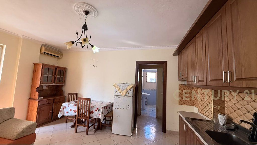 SHITET APARTAMENT 1+1 NE ZONE KOMPLEKSI,PRANE DETIT!