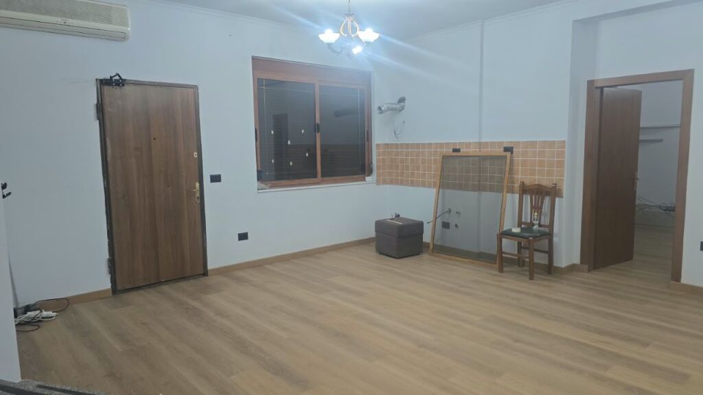 Ambient Zyre me Qira Rruga e Kavajes  1000€/ muaj