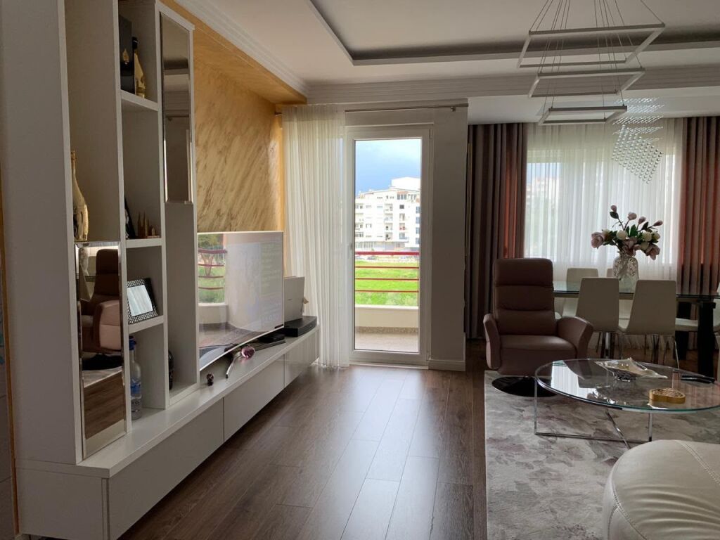2+1, con parcheggio, fz costruzione lago secco, 1300 euro