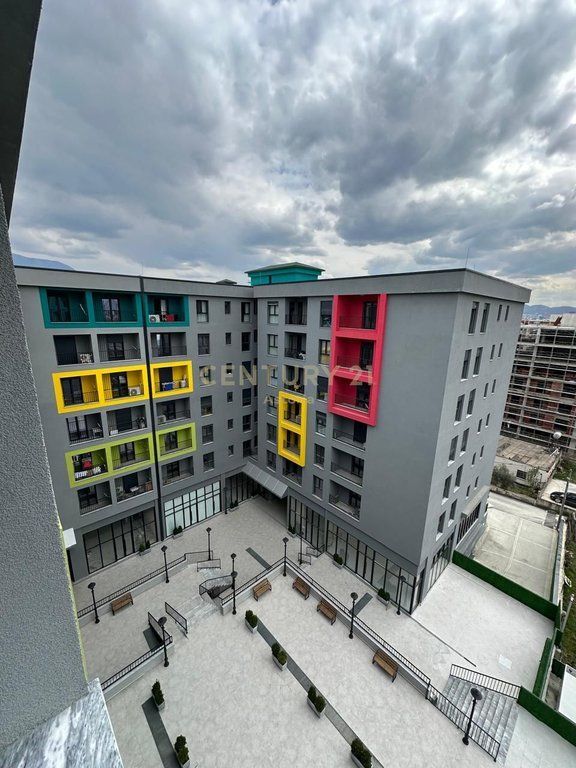 Jepet me qera apartament 1+1 tek Kompleksi “Splash Color”, Paskuqan,me administrim të paguar për tre vjet!