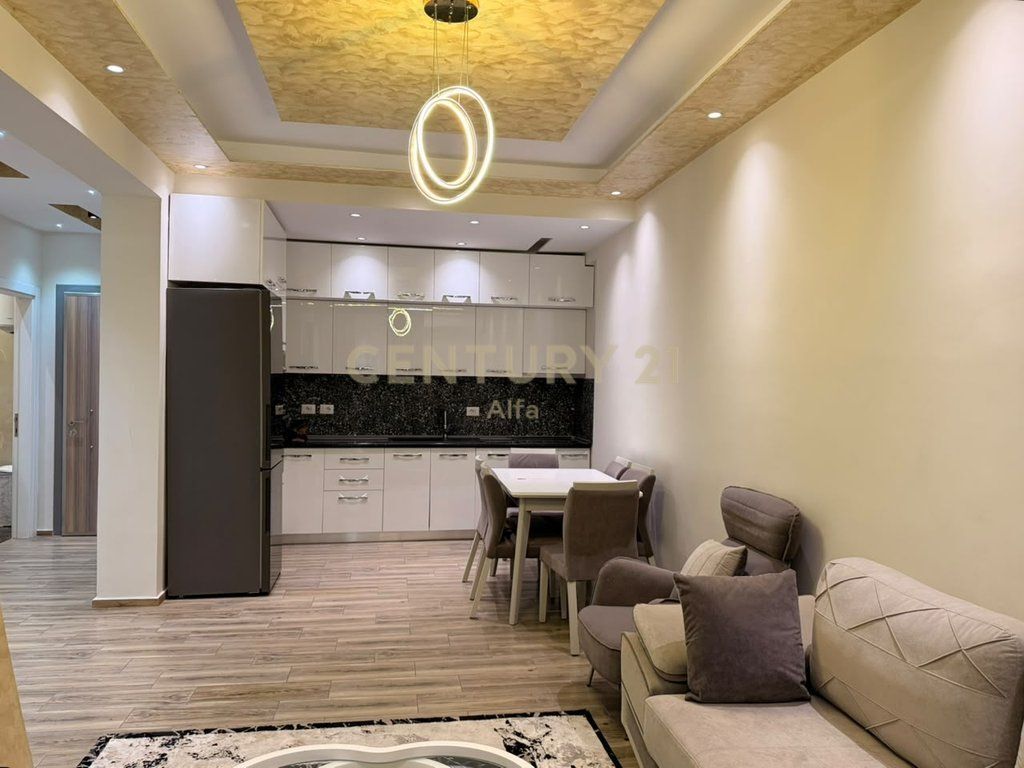 Shitet apartament 2+1 te Golden Park 3, përballë Spitalit Amerikan!