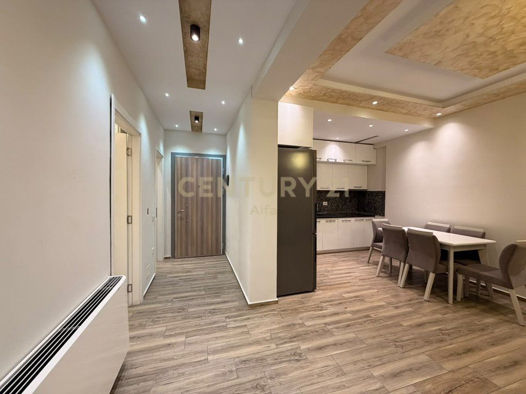 Shitet apartament 2+1 te Golden Park 3, përballë Spitalit Amerikan!