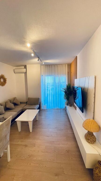 Shitet Apartament 1+1
