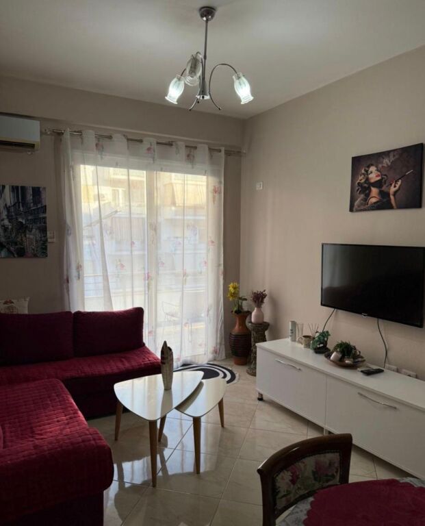 Yzberisht pranë Amerikan 3, jepet me qira apartament 1+1!