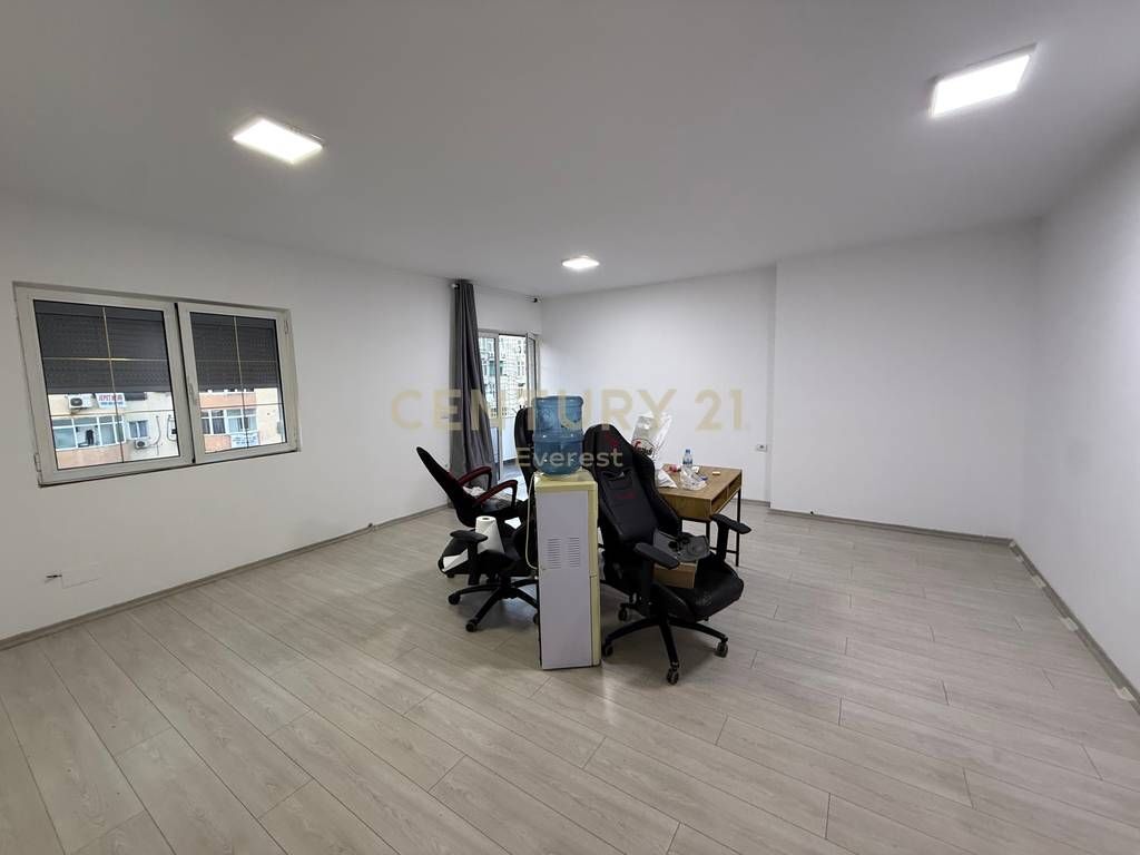 PIAZZA WILLSON, UFFICIO IN AFFITTO