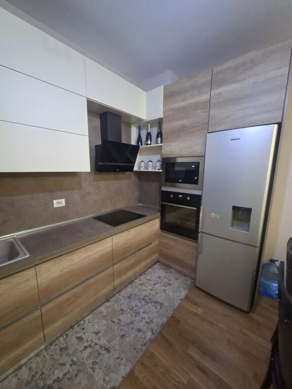 Shitet Apartament 2+1  te Golden Park te AMERIKAN 3
