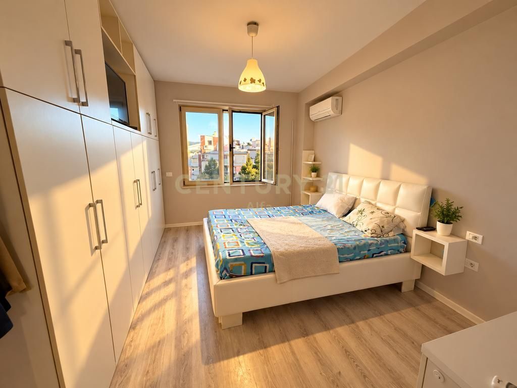 Duplex 2+1+2 me oxhak në kompleksin Ferrari, Liqeni i Thatë