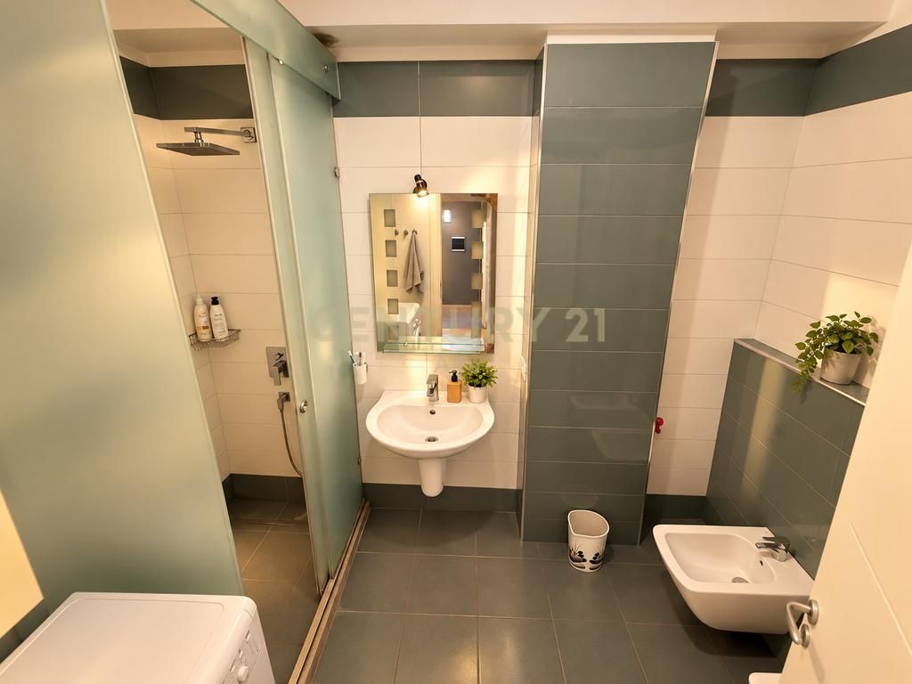Duplex 2+1+2 con camino in vendita a Liqeni I Thate