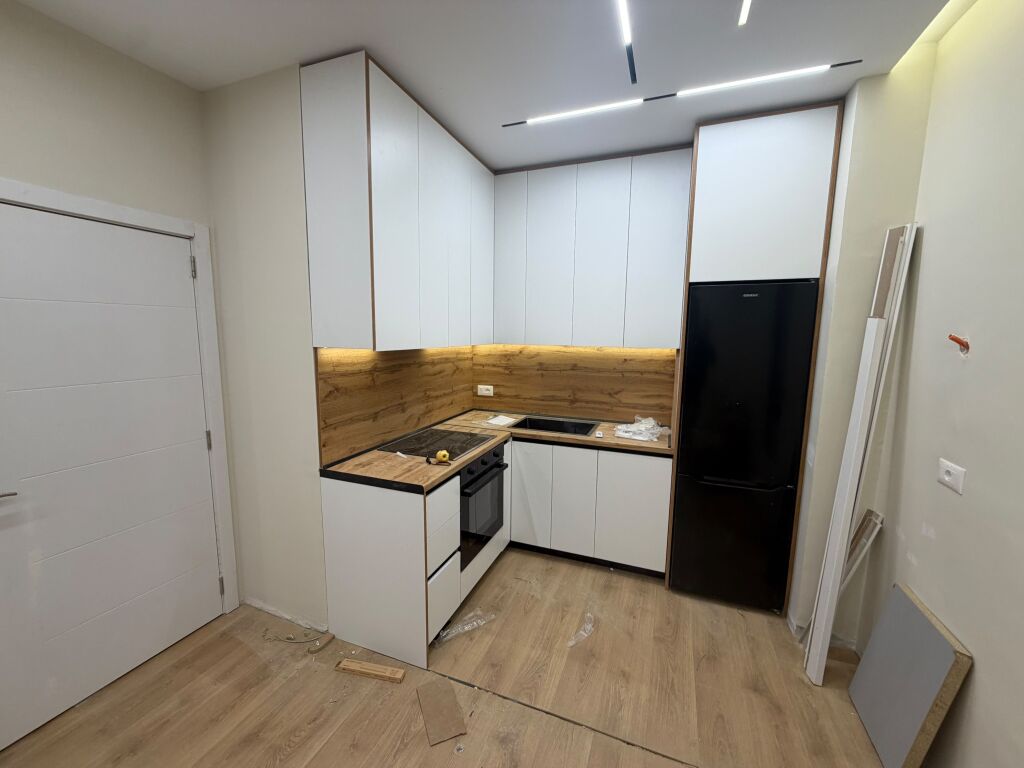 Shitet Apartament 2+1 Tek 5 maj