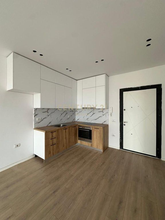 Jepet me qera apartament 1+1 tek Kompleksi “Splash Color”, Paskuqan,me administrim të paguar për tre vjet!