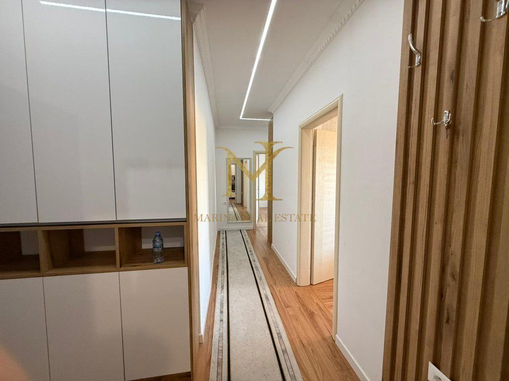 Shitet Apartament 2+1 në zonën e Plazhit, Durrës, Rrota E kuqe!!