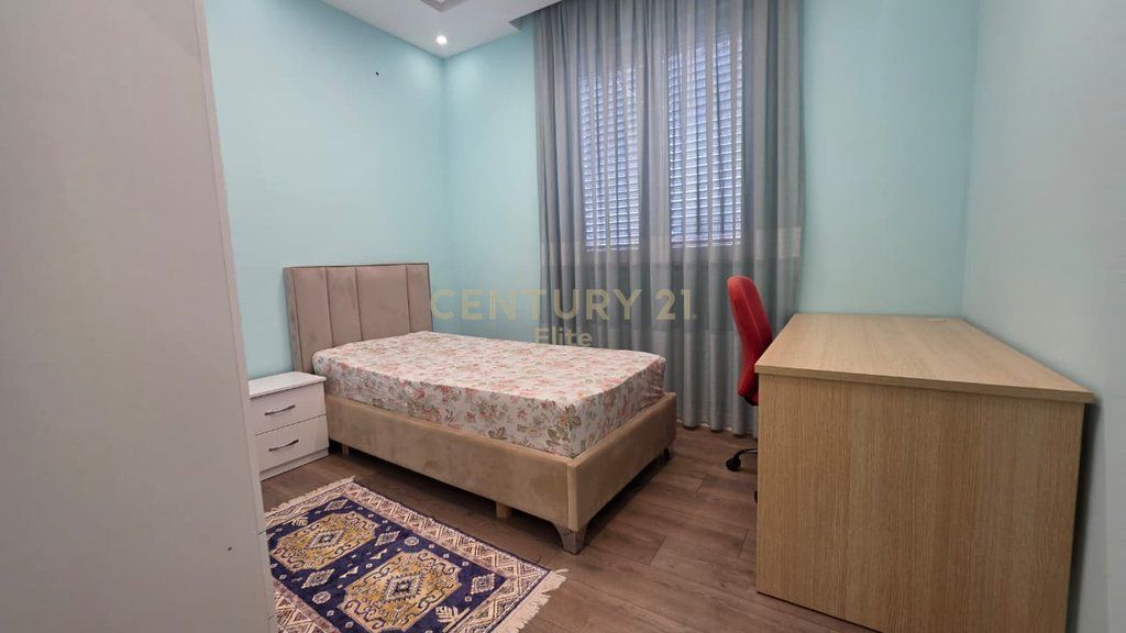 APPARTAMENTO IN AFFITTO 3+1+2, 200 M VICINO ALL'UET, TIRANA 70.000 Lekë