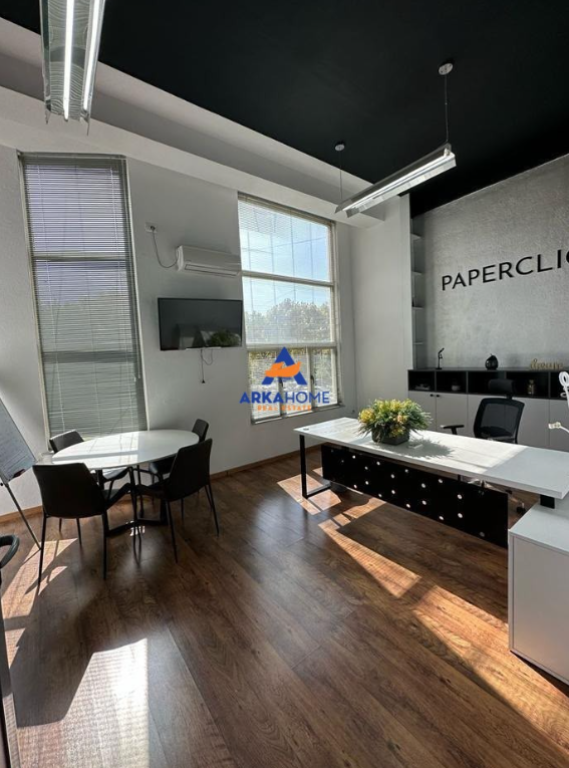 OFFICE SPACE FOR RENT 180 M2 "FORMER EXHIBITION" 320.000 LEKE