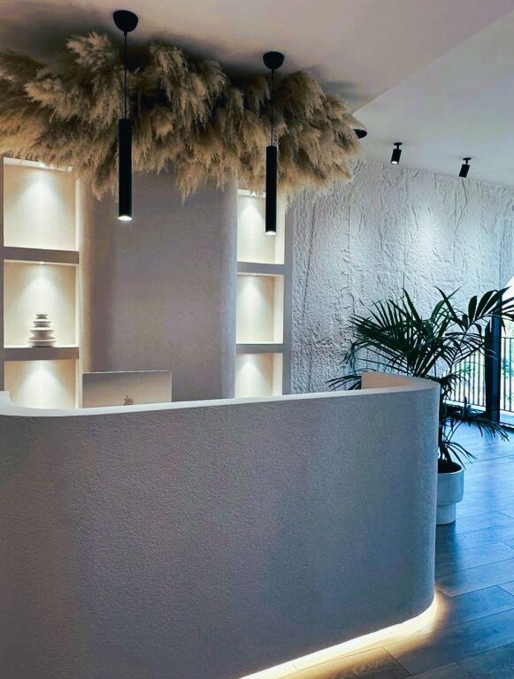 🏢 **LOCALE COMMERCIALE IN AFFITTO – LAKE VIEW**