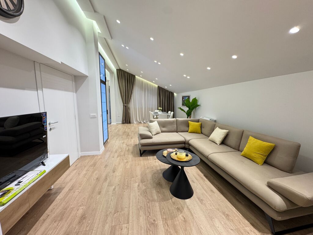 APARTAMENT 2+1 PER QIRA !!