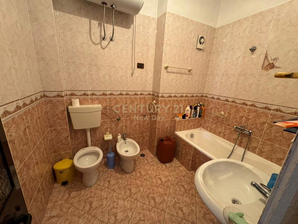 Apartament 3+1+2Tualete + 3 Ballkone Për Shitje në Stadiumi, Durrës - 137,000€ | 124 m²