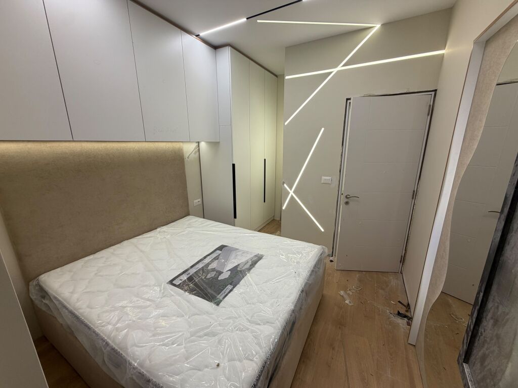 Shitet Apartament 2+1 Tek 5 maj