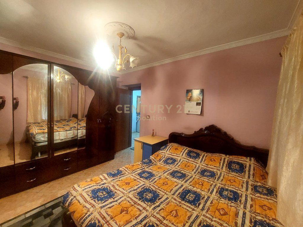 Apartament 3+1 Me Qira në Kamez Qender, Tiranë