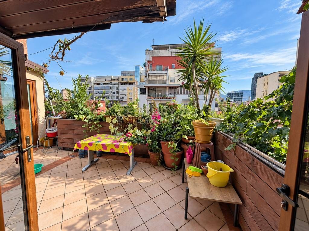 Myslym Shyri - Attico moderno 2+1 con veranda in affitto a Him Kolli