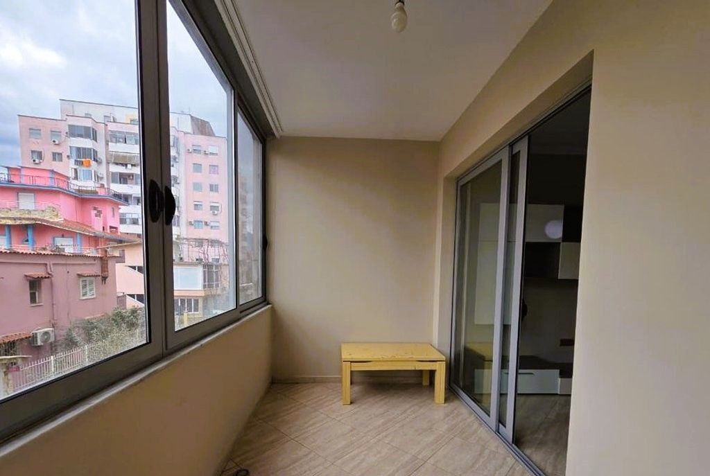 JEPET APARTAMENT 1+1 ME QERA NE MISTO MAME!