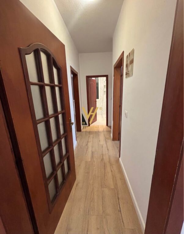 JEPET APARTAMENT 3+1+2+3BLK ME QERA TE RRUGA E KAVAJES 110.000 LEKE