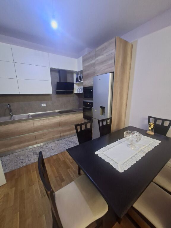 Shitet Apartament 2+1  te Golden Park te AMERIKAN 3