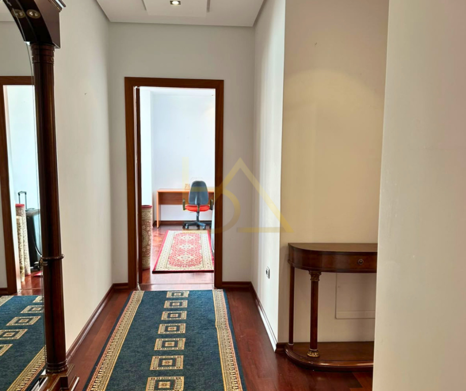 JEPET ME QIRA APARTAMENT LUKSOZ 4+1 + 3 – BLLOK, TIRANË