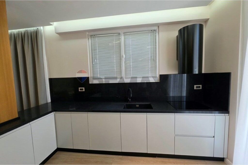 🏡 PENTHOUSE EKSKLUZIV PËR SHITJE – LUNGOMARE, VLORË 🌊