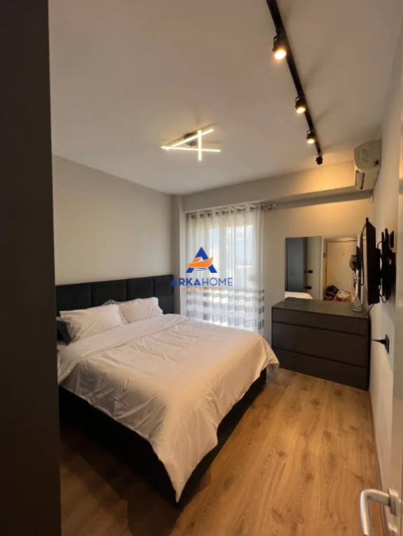 JEPET ME QERA APARTMENT 1+1+BALLKON "BULEVARDI ZOGU I PARË" 60.000 LEKE