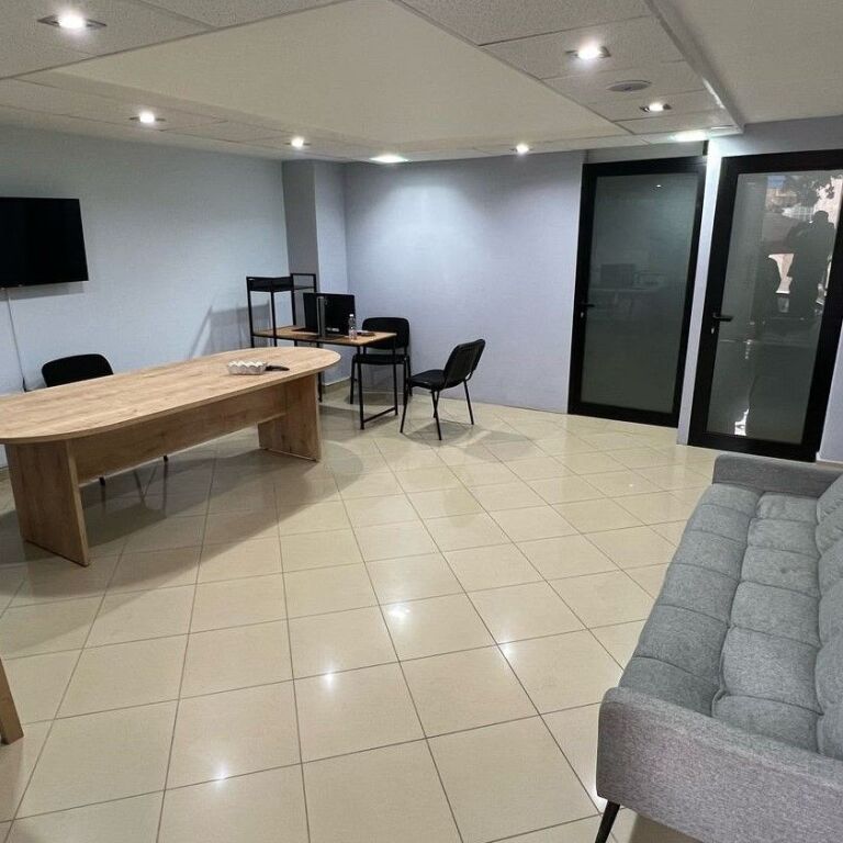 🏢 LOCALE COMMERCIALE DUPLEX IN AFFITTO – CITTÀ STUDENTI 🔑