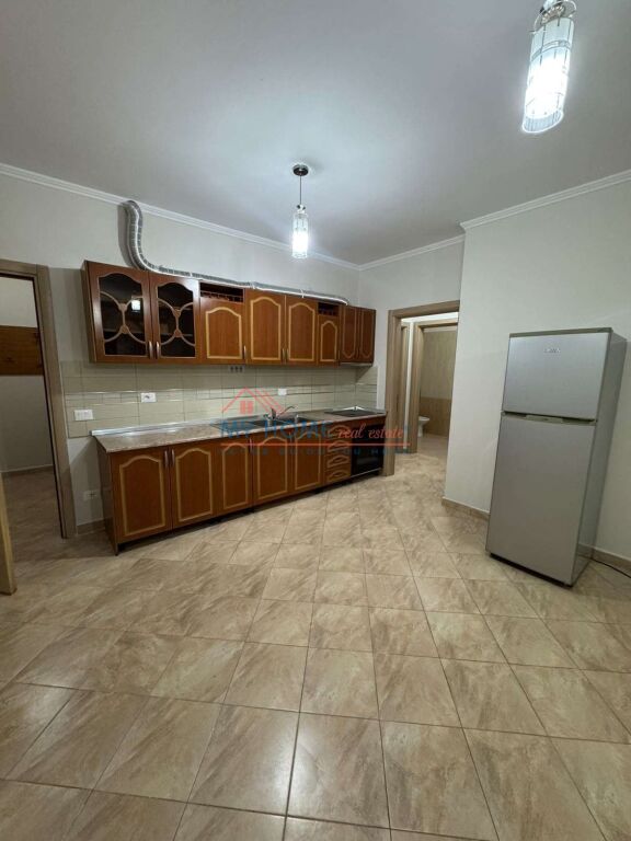 Apartament 2+1 me qira tek Ish Tregu Elektrik ne Tirane