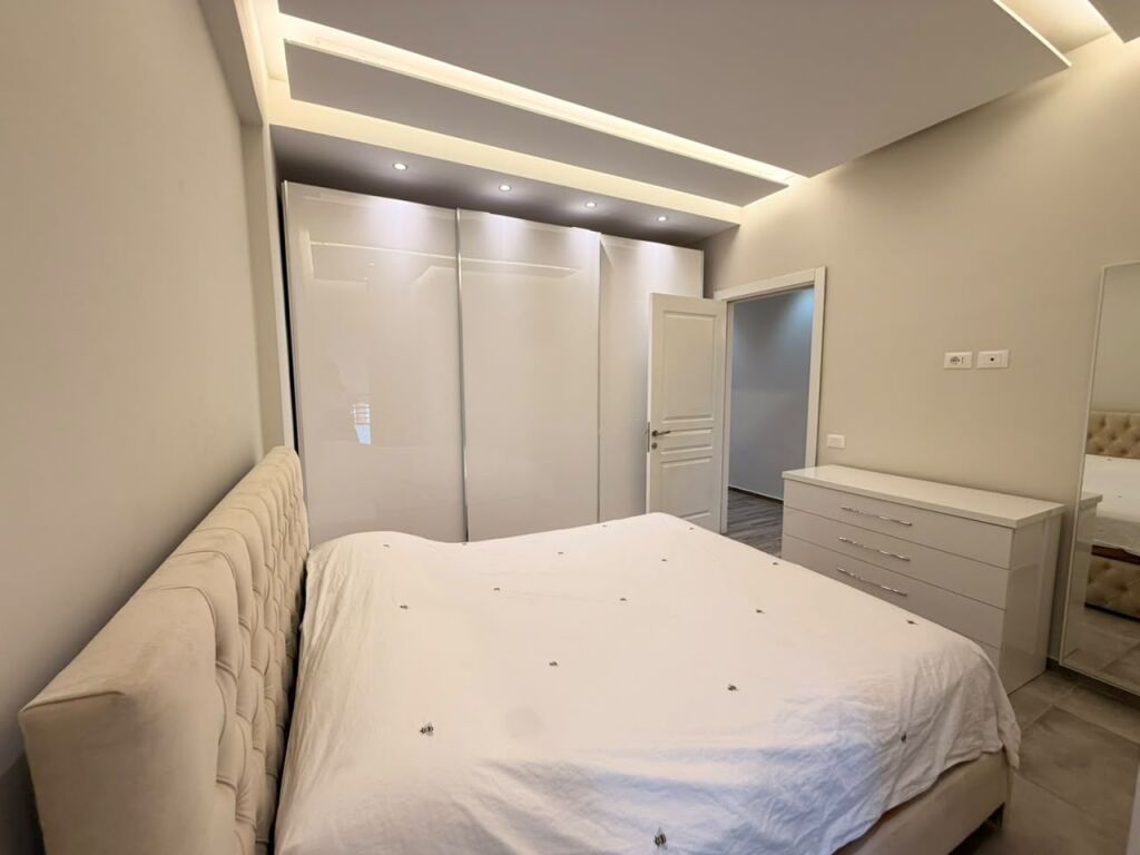 Shitet apartament 2+1 te Golden Park 3, përballë Spitalit Amerikan!